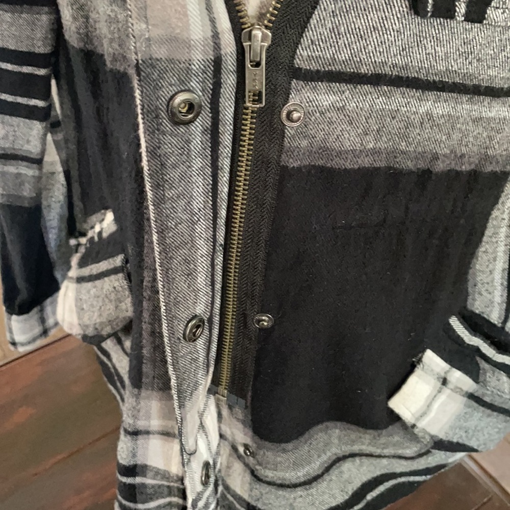 Hurley flannel jacket zippers, snaps & pockets - Picture 3 of 7